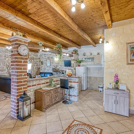 Casa Lukas בית נופש Dračevac